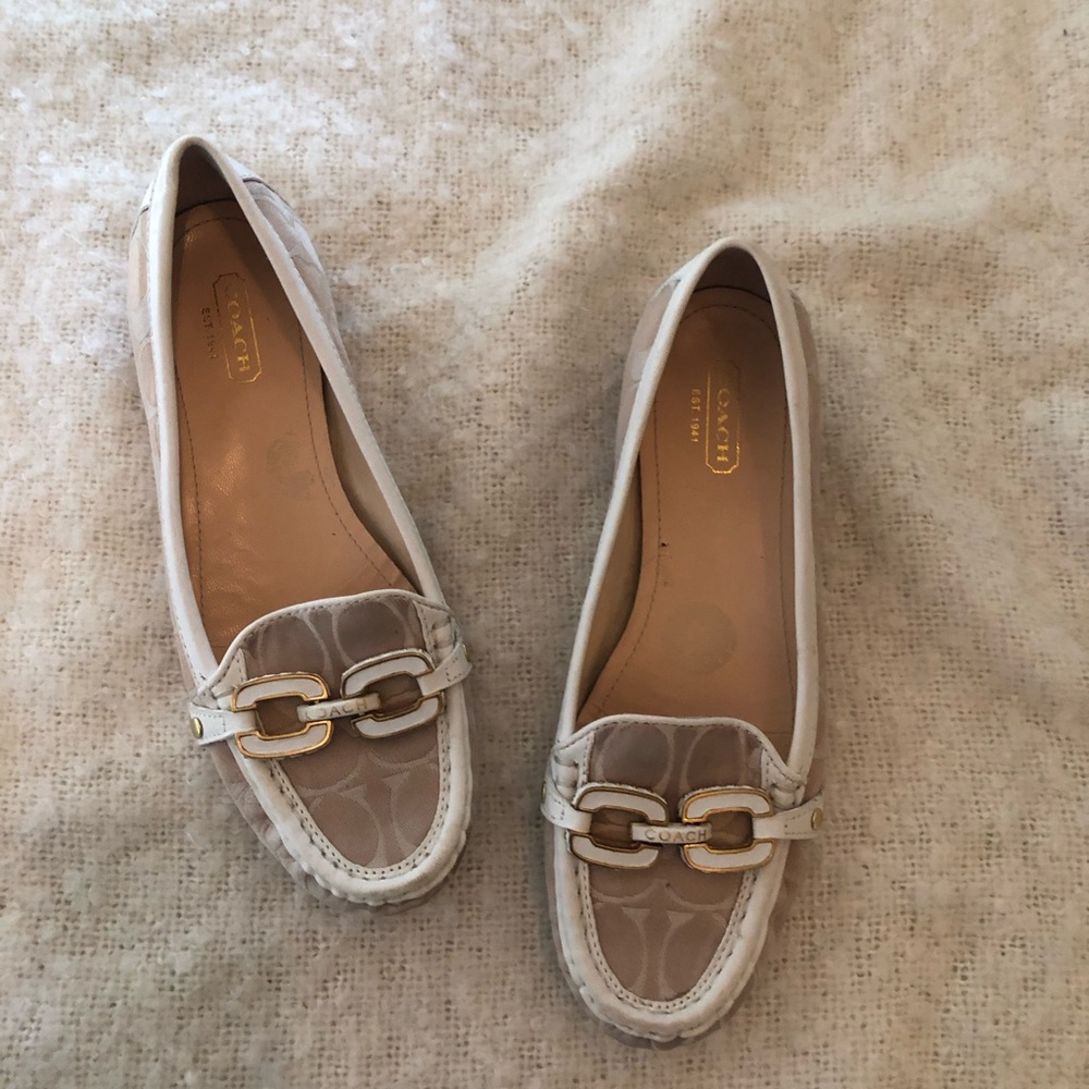 Coach size 7 Gold White Logo Ella Shoes Loafers Preppy Chain Buckle